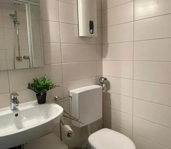 Gemuetliches Naehe Bahnhof 호텔 3*